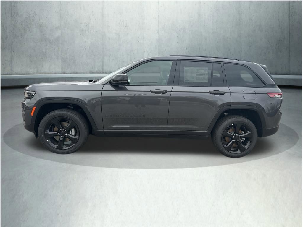 New 2025 Jeep Grand Cherokee Altitude image 2