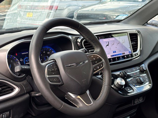 Used 2025 Chrysler Pacifica Select FWD image 17