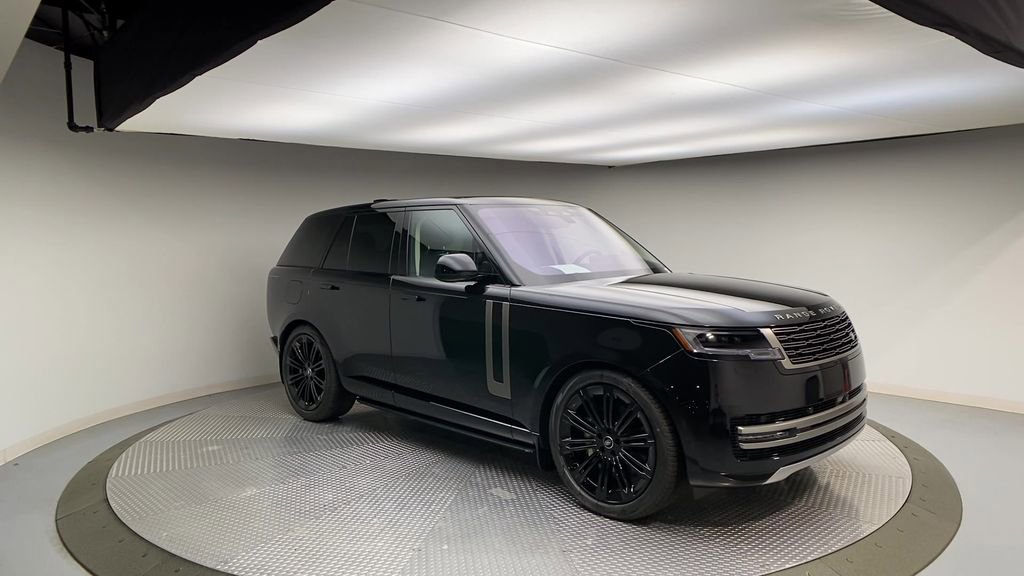 Used 2023 Land Rover Range Rover SE image 2