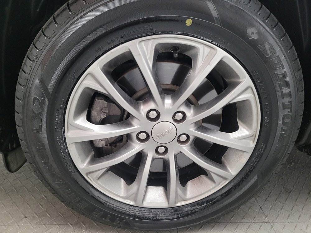 Used 2019 Jeep Cherokee Latitude Plus w/ Comfort/Convenience Group image 31