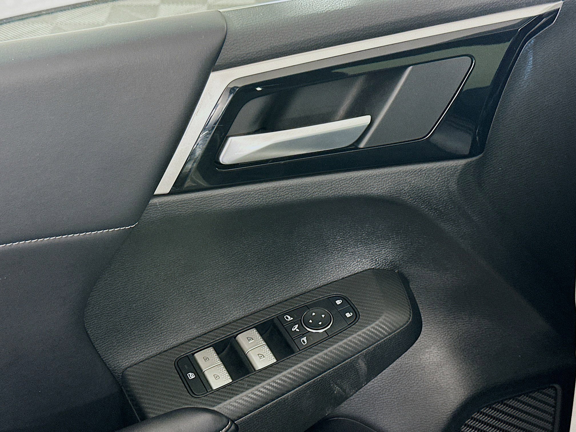 Used 2024 Mitsubishi Outlander 4WD Plug-In Hybrid image 15