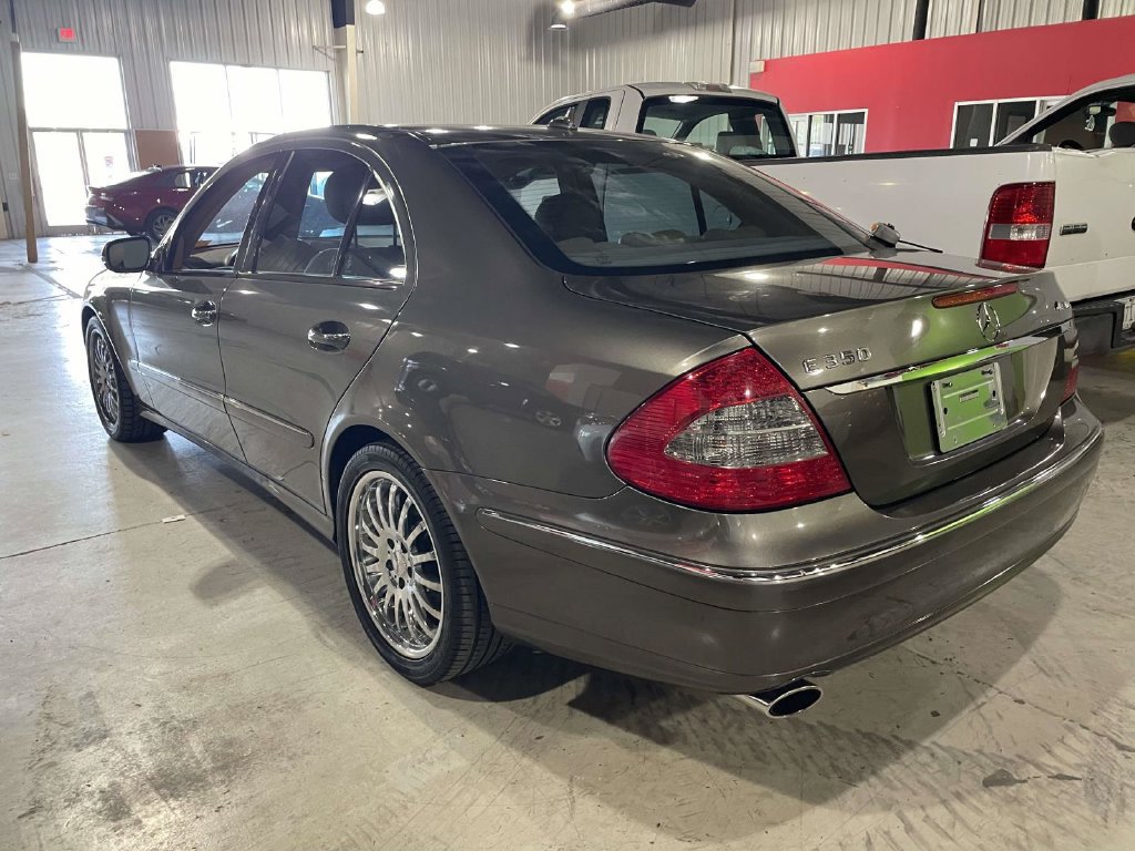 Used 2008 Mercedes-Benz E 350 4MATIC Sedan image 4
