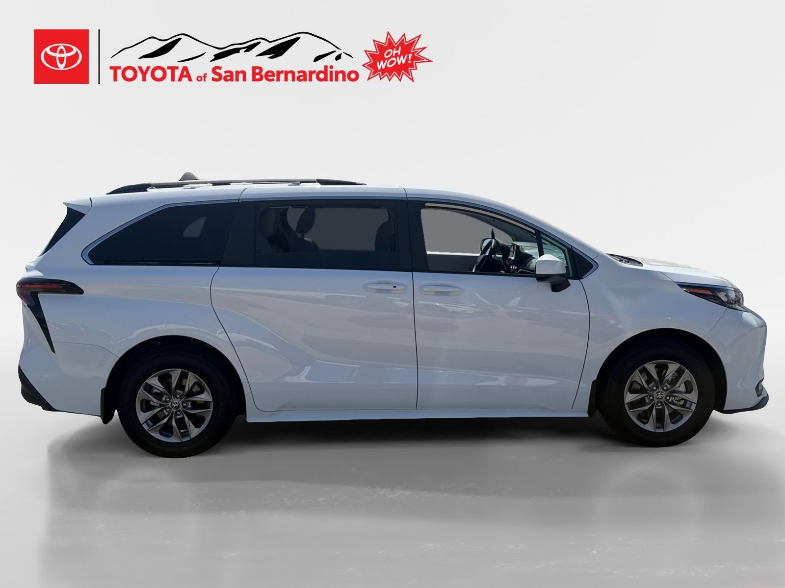 Used 2025 Toyota Sienna LE w/ LE Plus Package FWD image 6