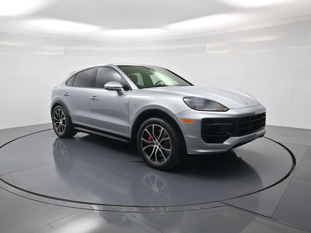 Certified 2025 Porsche Cayenne GTS AWD/4WD image 39