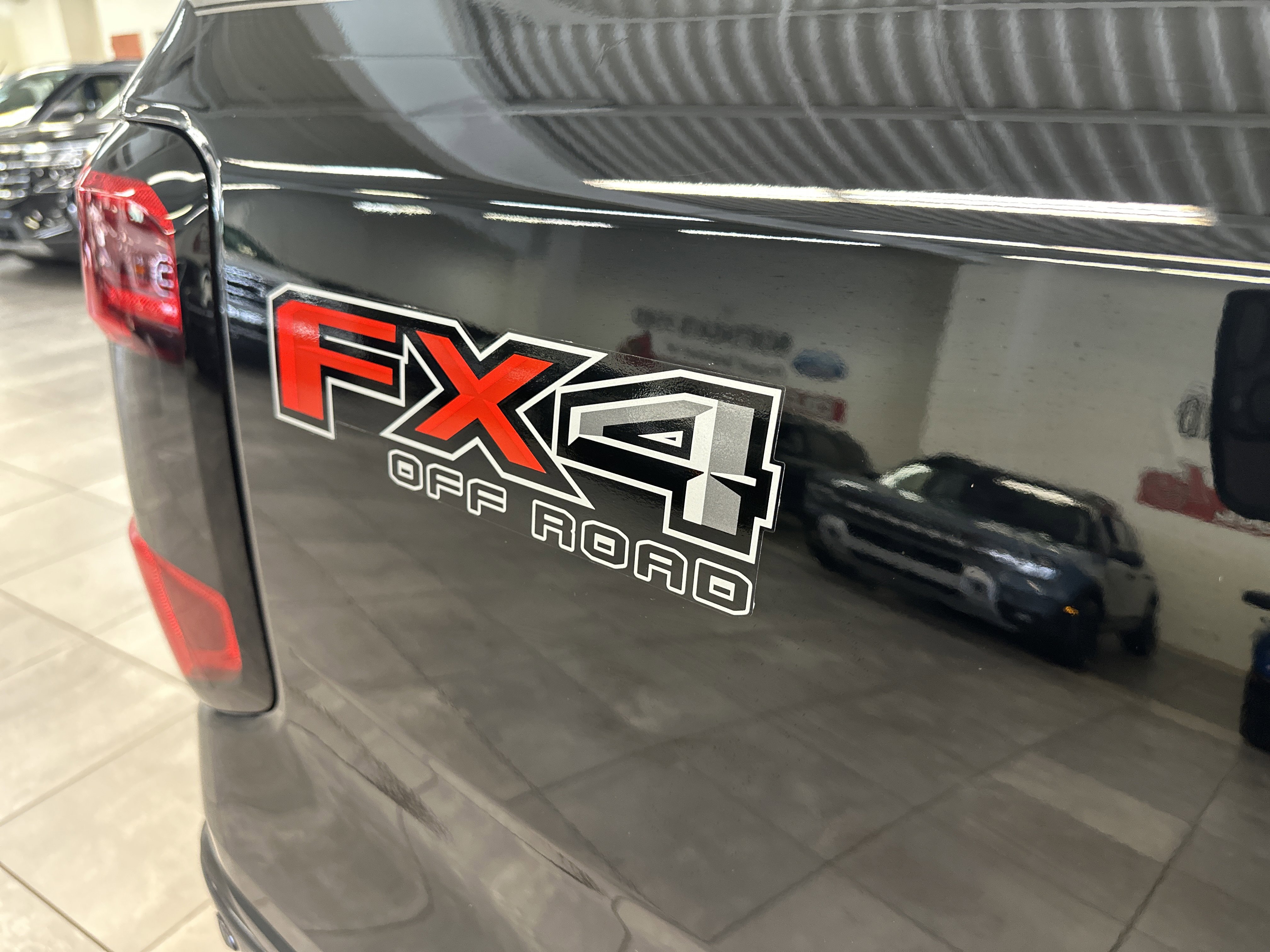 Used 2024 Ford Ranger Lariat w/ FX4 Off-Road Package image 11