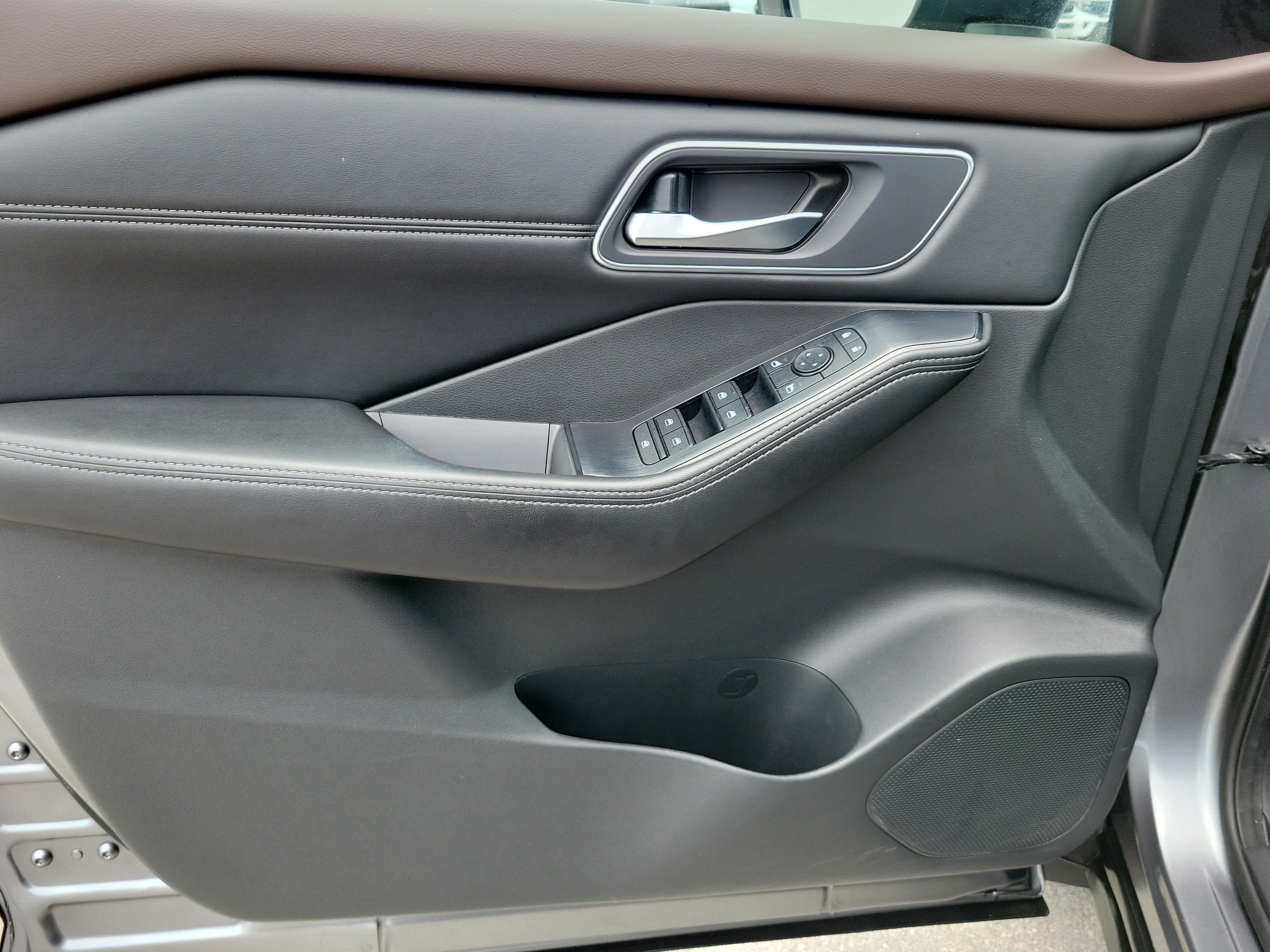Used 2021 Nissan Rogue SV w/ Premium Package FWD image 27