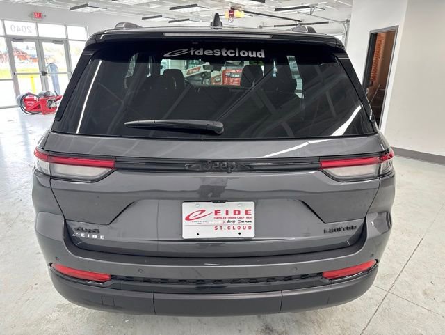 Used 2025 Jeep Grand Cherokee Limited w/ Black Appearance Package AWD/4WD image 9
