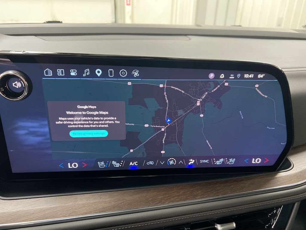 Used 2025 Chevrolet Suburban High Country AWD/4WD image 15