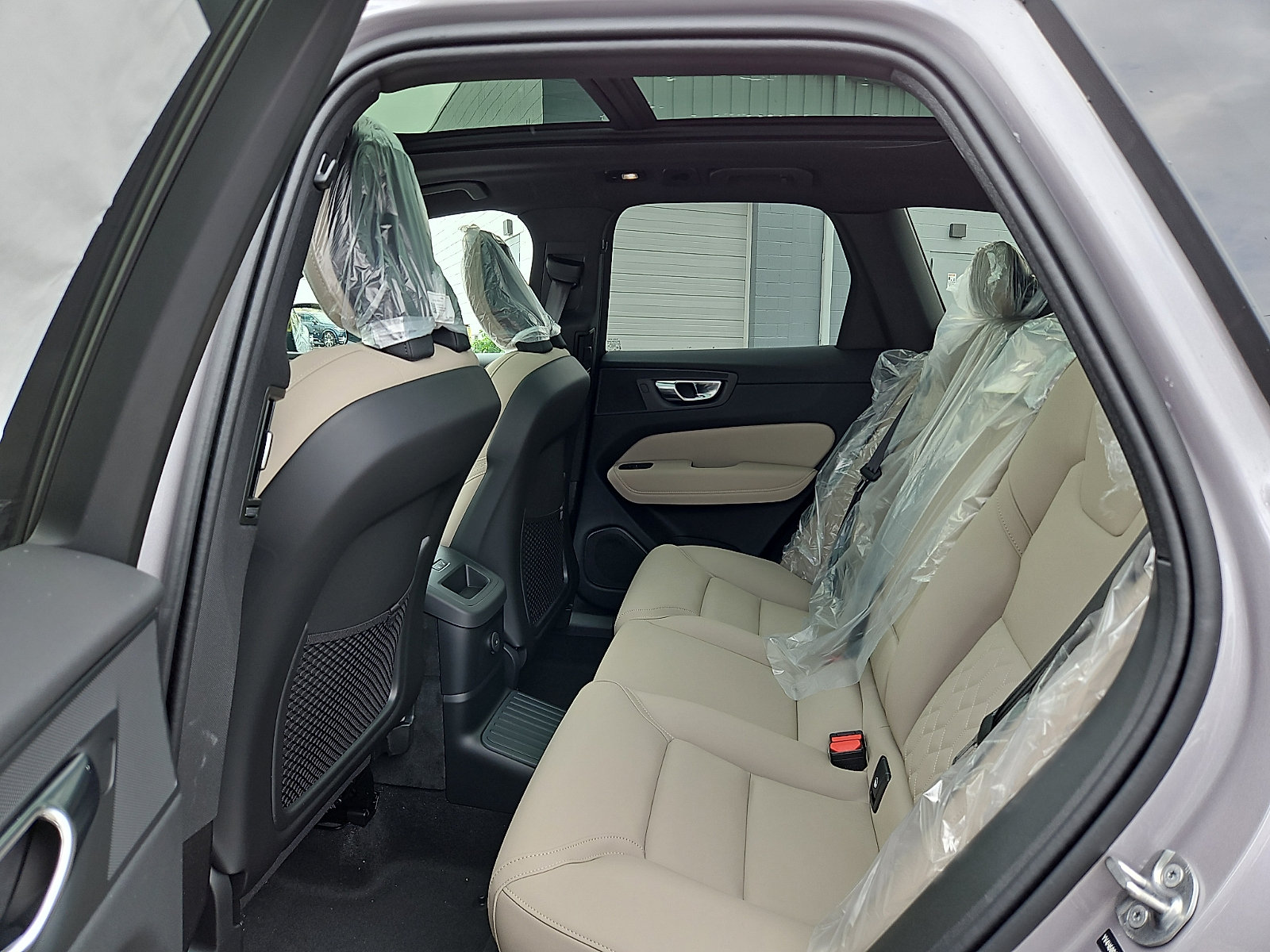 New 2026 Volvo XC60 T8 Plus w/ Protection Package Premier AWD/4WD image 8