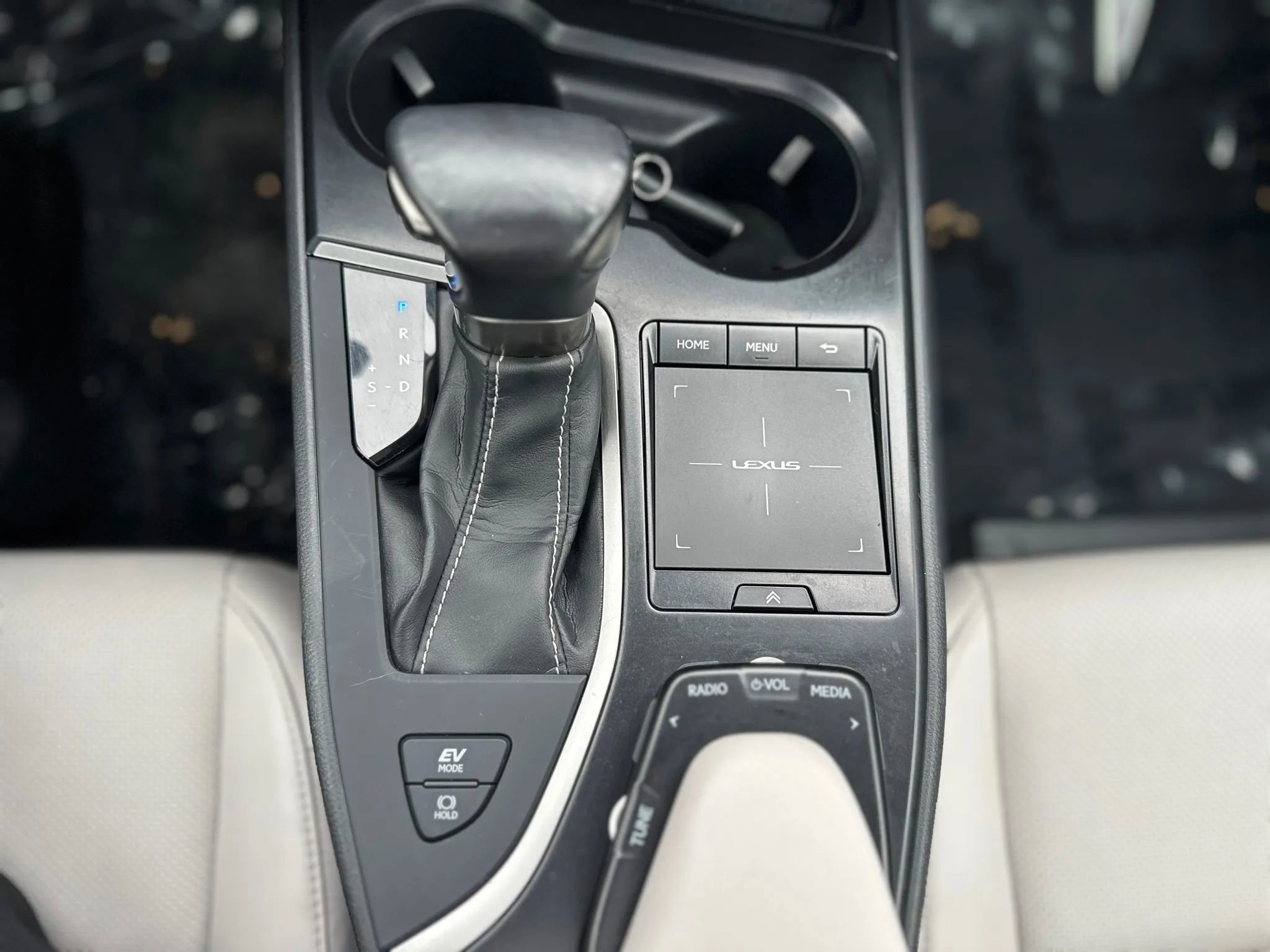 Used 2019 Lexus UX 250h 250h Luxury Sport Utility 4D image 29