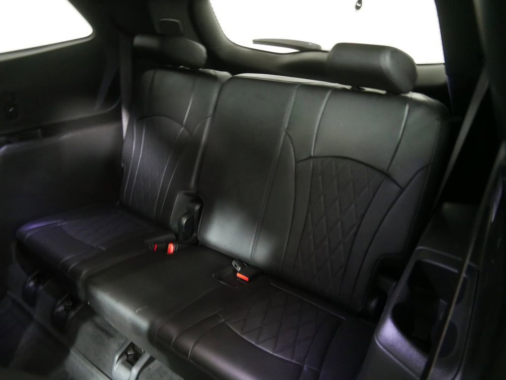 Used 2024 Buick Enclave Avenir w/ Avenir Technology Package image 22