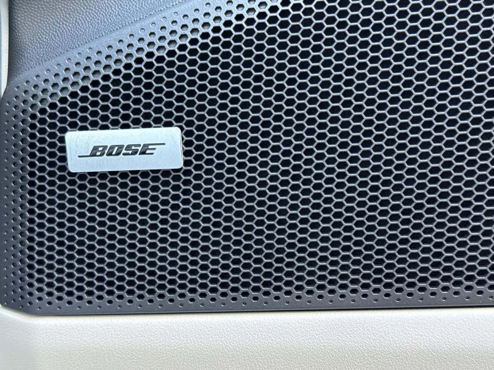 Used 2025 Porsche Macan 4 Electric image 21