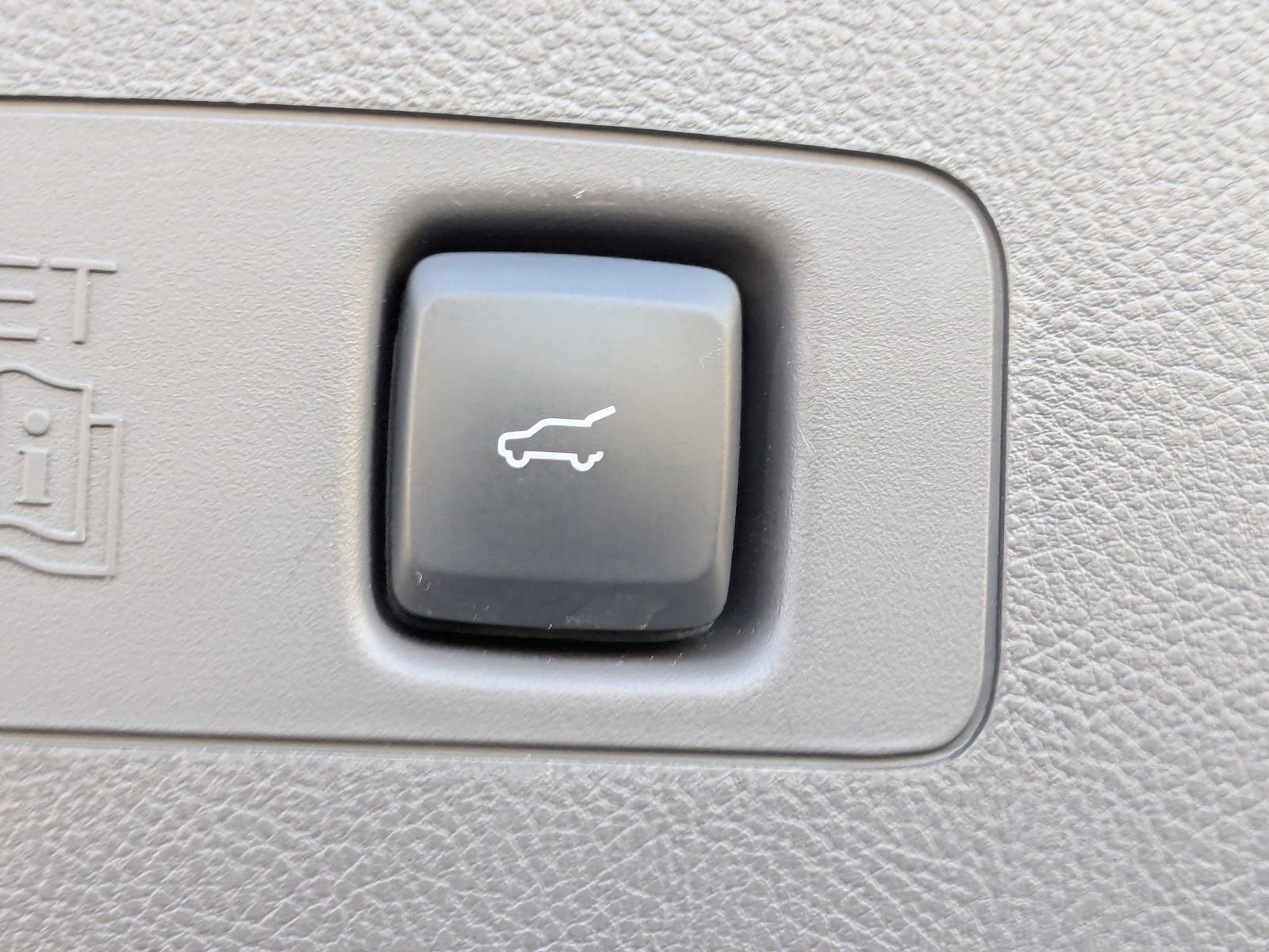 Certified 2024 Lincoln Corsair FWD w/ Equipment Group 101A image 16