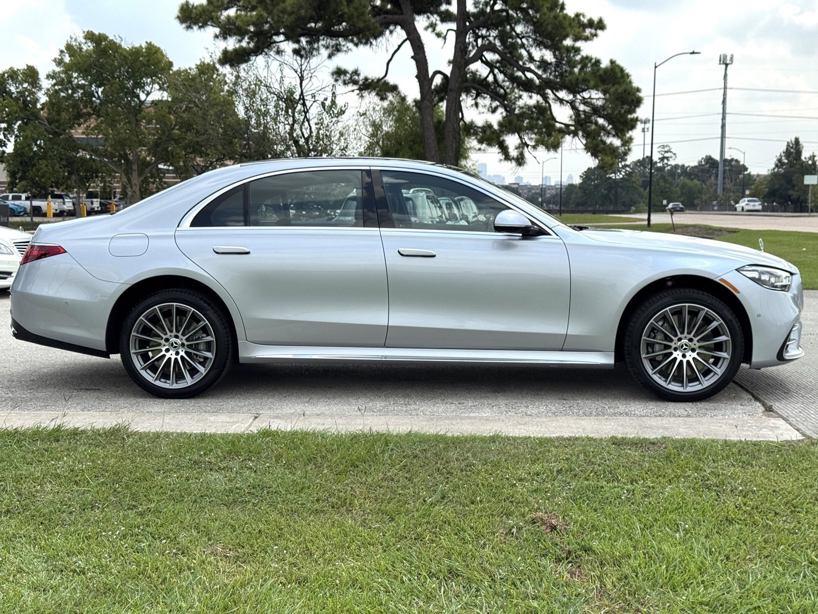 New 2026 Mercedes-Benz S 580 4MATIC Sedan image 2