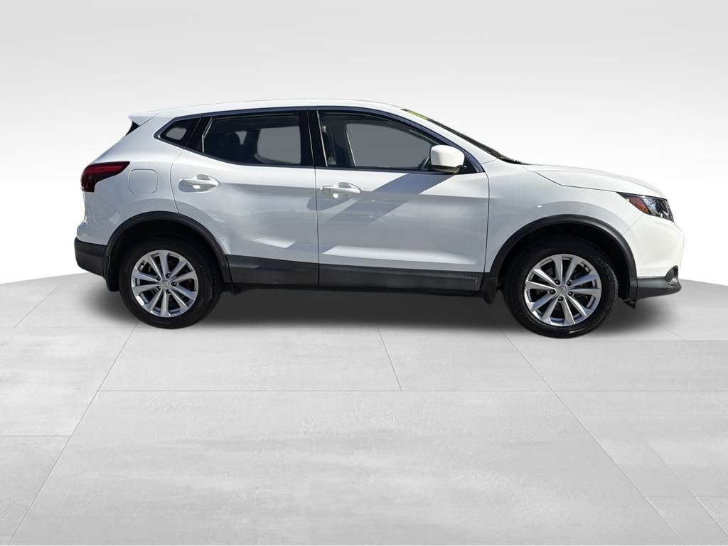 Used 2018 Nissan Rogue Sport S w/ S Appearance Package image 9