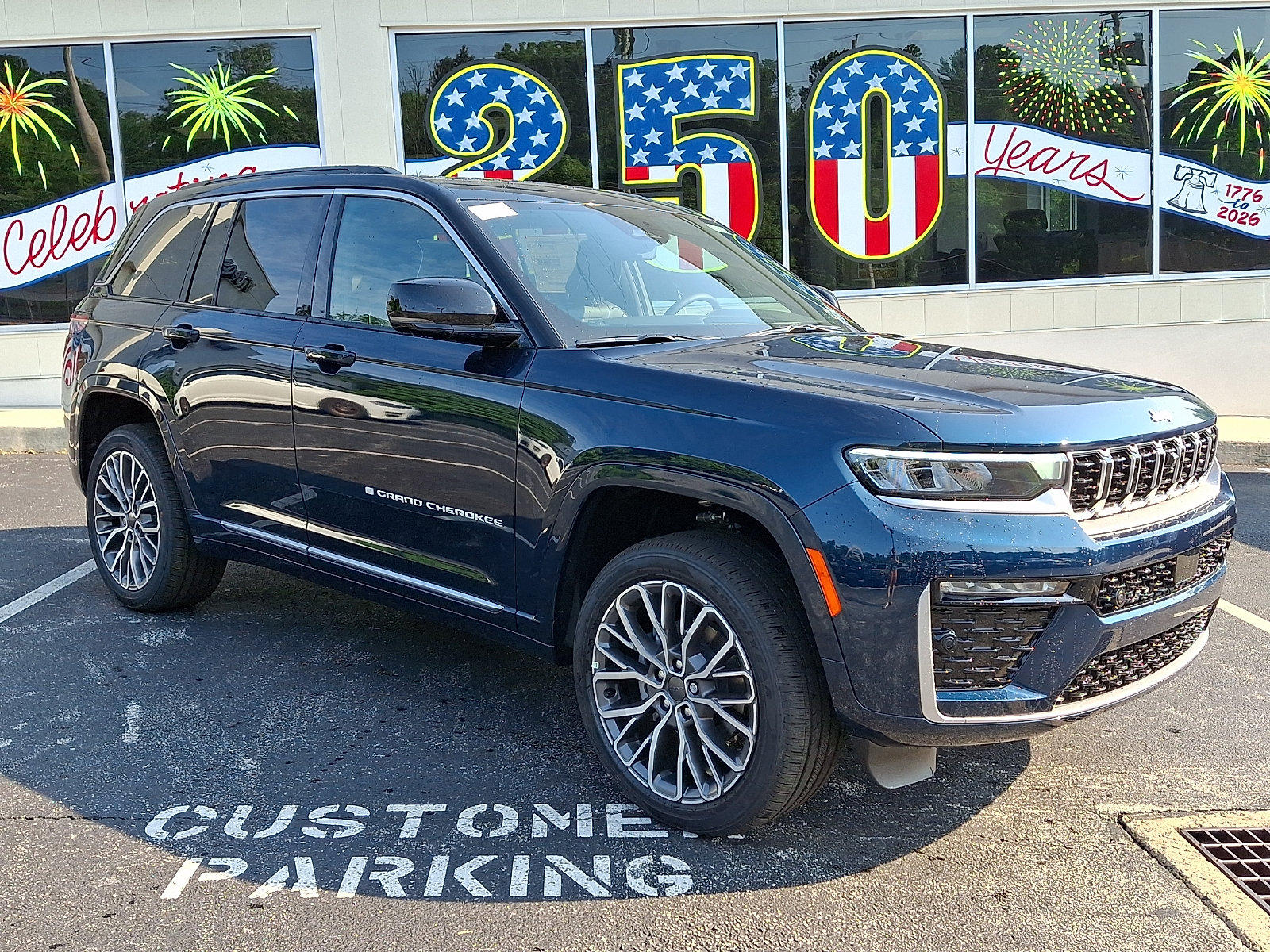 New 2026 Jeep Grand Cherokee Summit AWD/4WD image 2