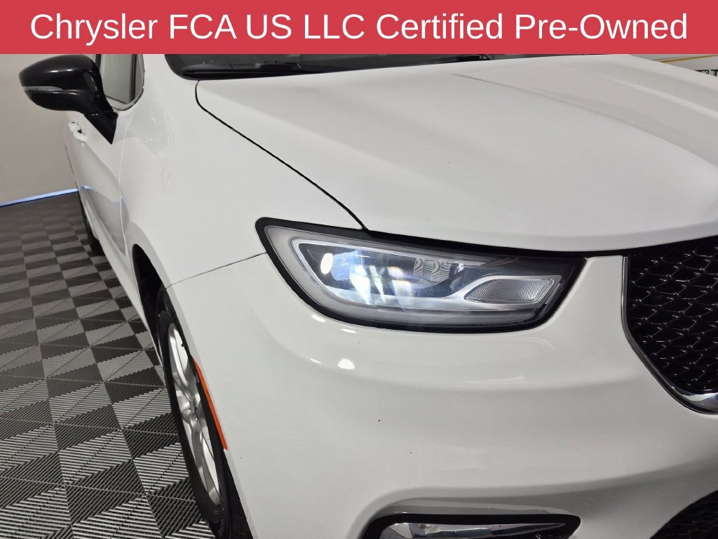 Certified 2025 Chrysler Pacifica Select FWD image 12
