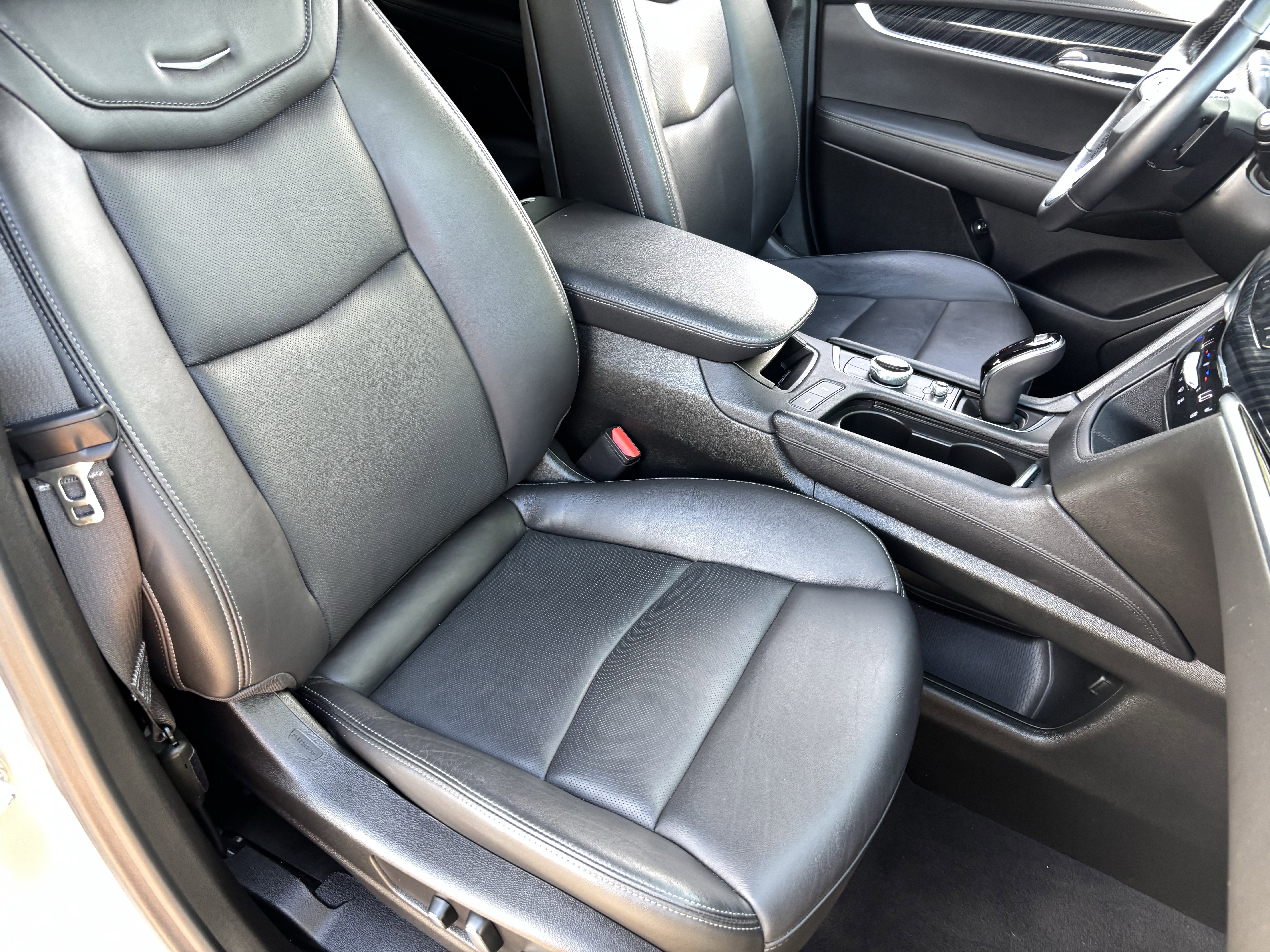 Used 2025 Cadillac XT6 Premium Luxury image 8