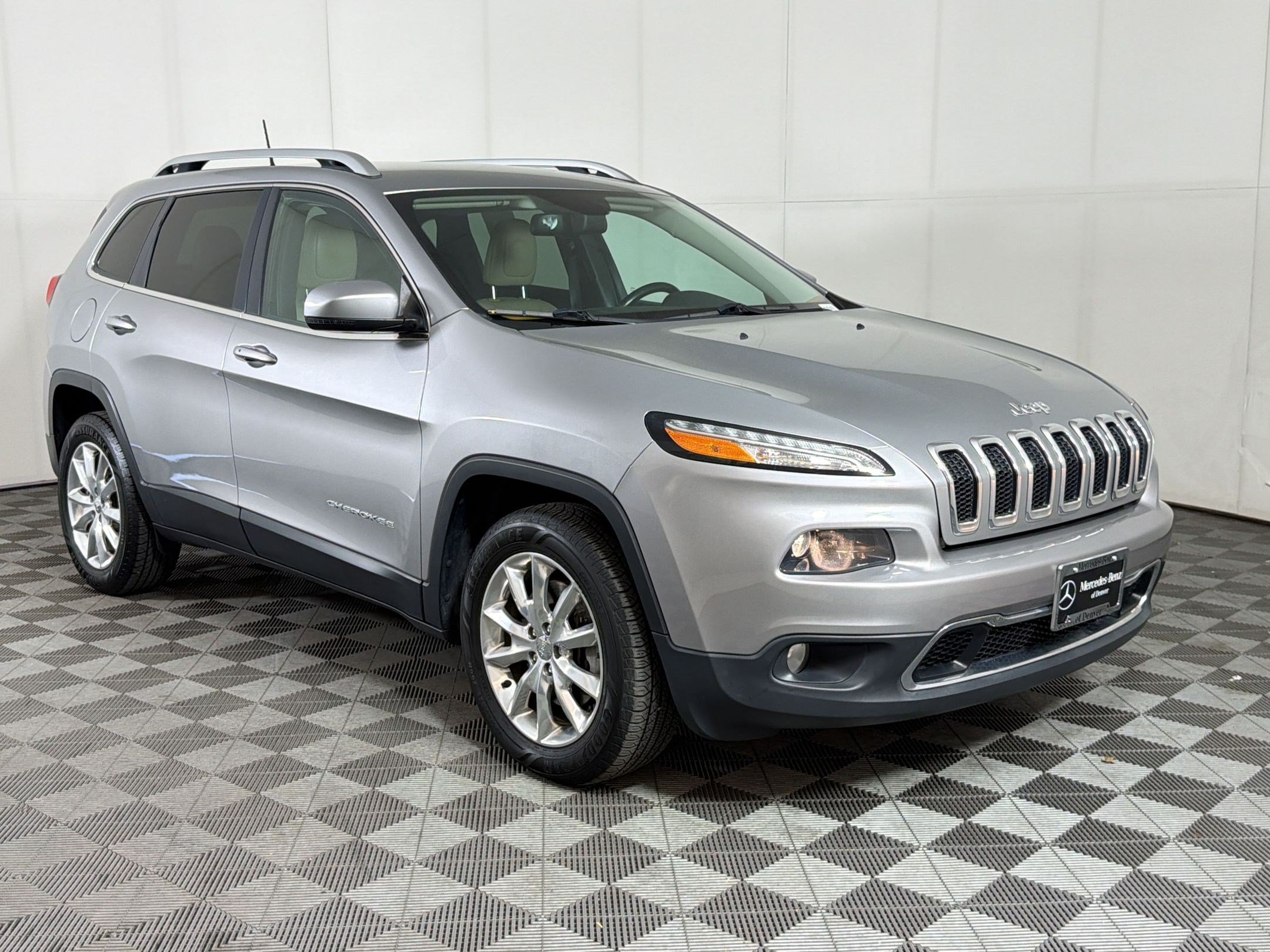 Used 2016 Jeep Cherokee Limited AWD/4WD image 7