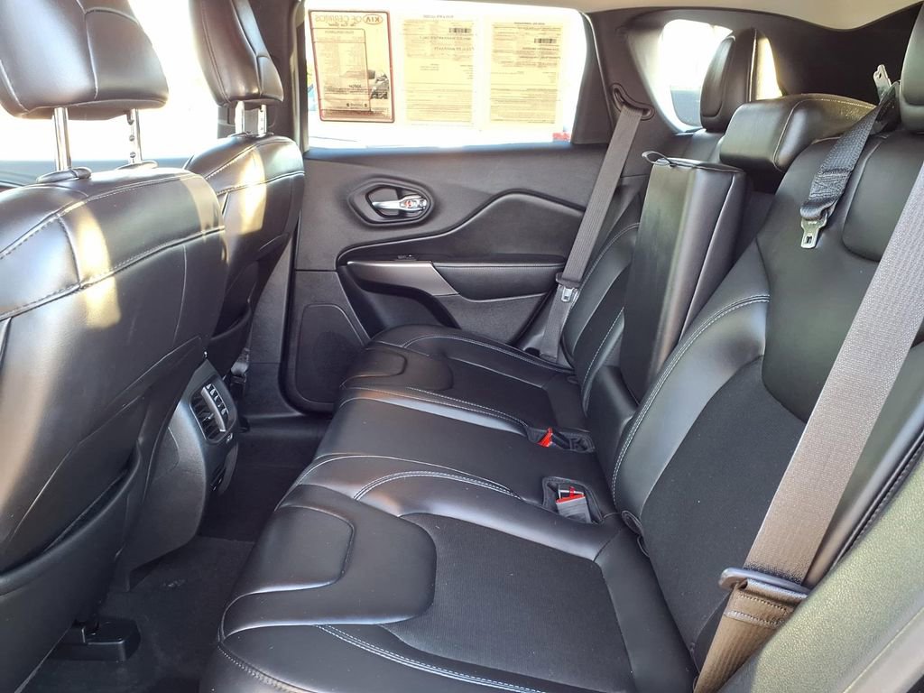 Used 2019 Jeep Cherokee Latitude Plus image 11