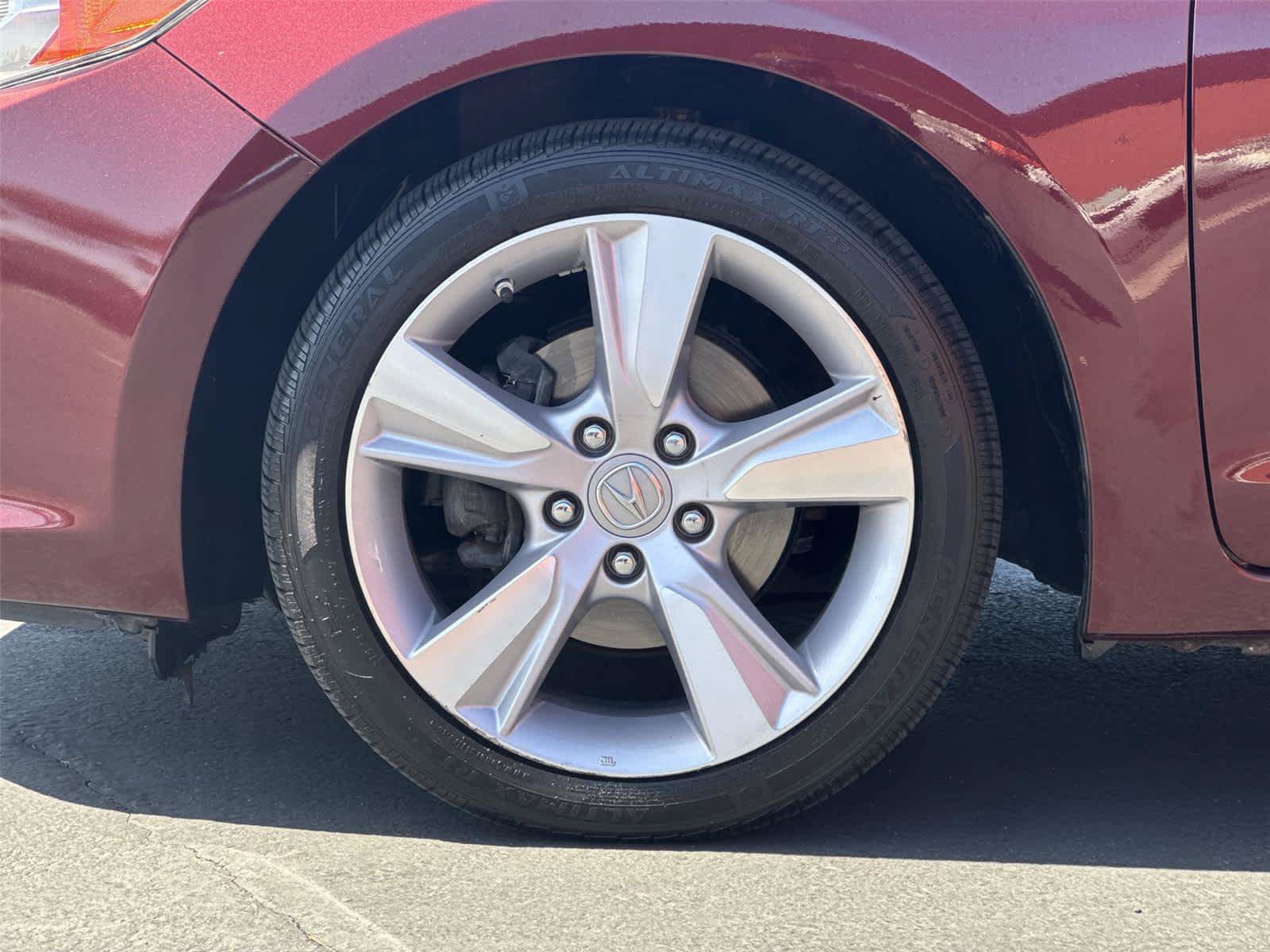 Used 2015 Acura ILX w/ Technology Package FWD image 9
