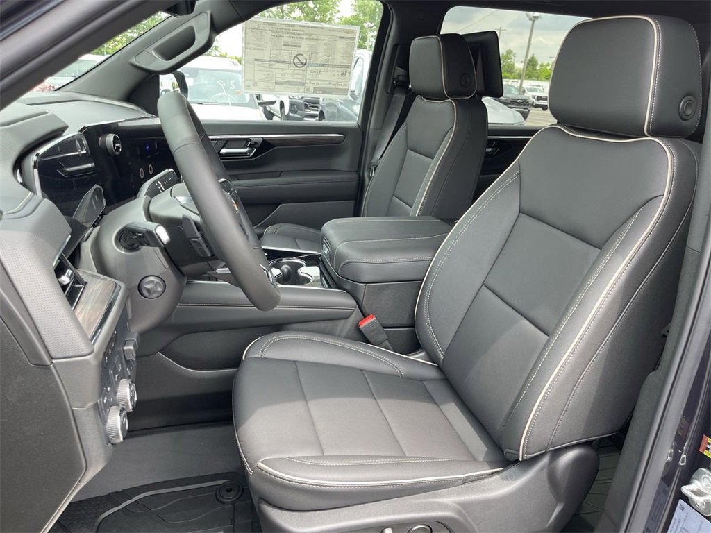 New 2025 Chevrolet Suburban Premier image 11