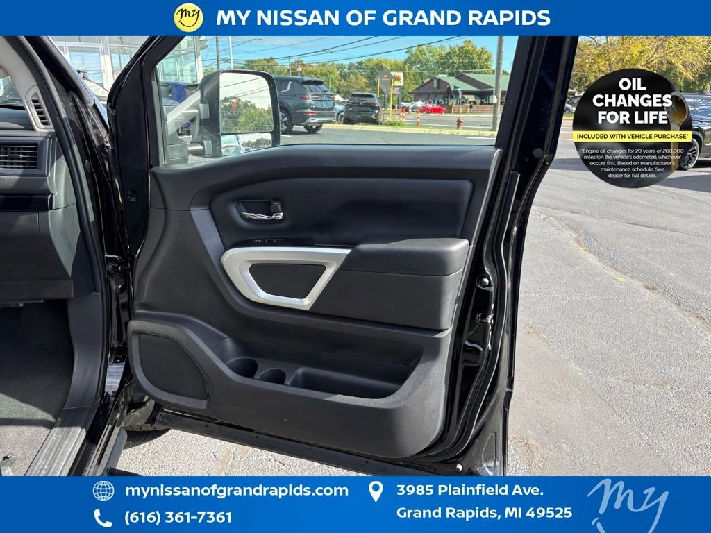 Used 2024 Nissan Titan SV w/ SV Convenience Package image 14