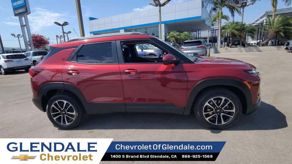 Certified 2025 Chevrolet TrailBlazer LT FWD image 2