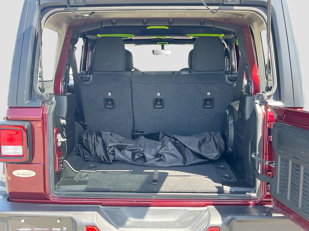 Used 2022 Jeep Wrangler Unlimited Sahara w/ Cold Weather Group AWD/4WD image 25