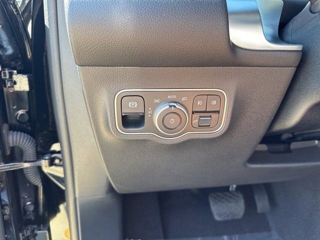 New 2025 Mercedes-Benz GLB 250 image 22