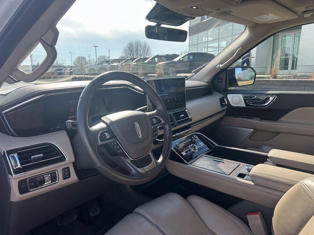 Used 2023 Lincoln Navigator Reserve image 7