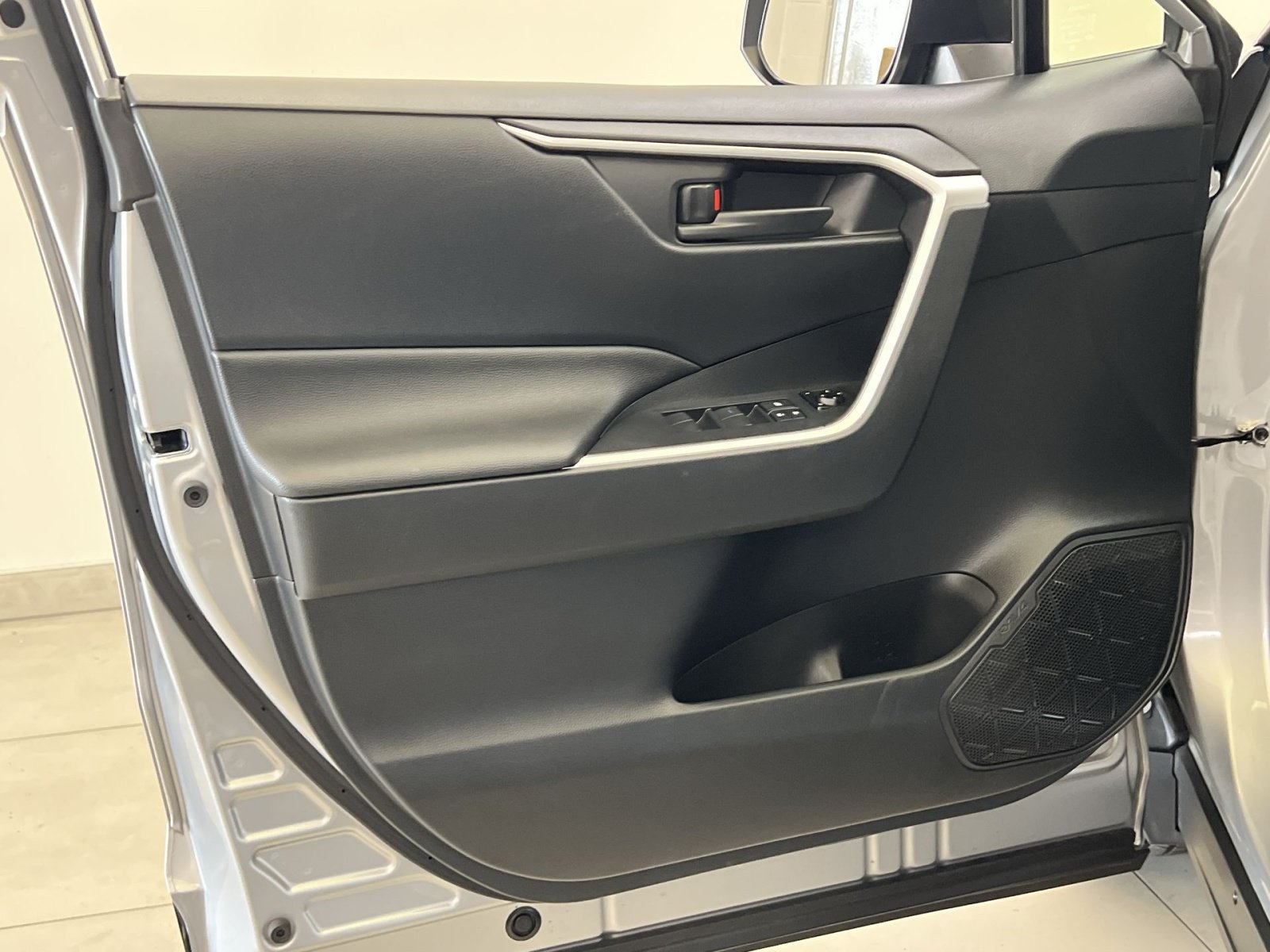 Used 2019 Toyota RAV4 LE w/ All Weather Liner Package AWD/4WD image 37