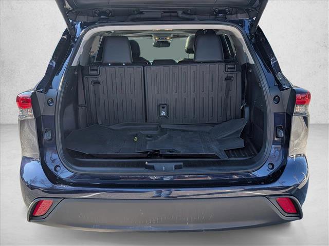 Used 2025 Toyota Highlander XLE image 6