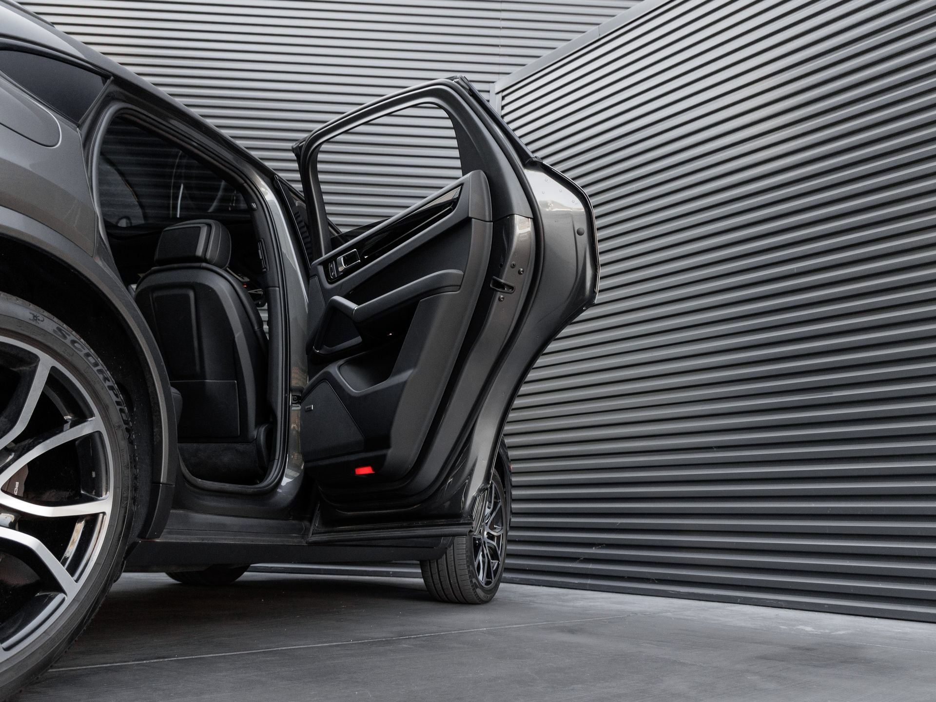 Certified 2022 Porsche Cayenne Coupe AWD/4WD image 30
