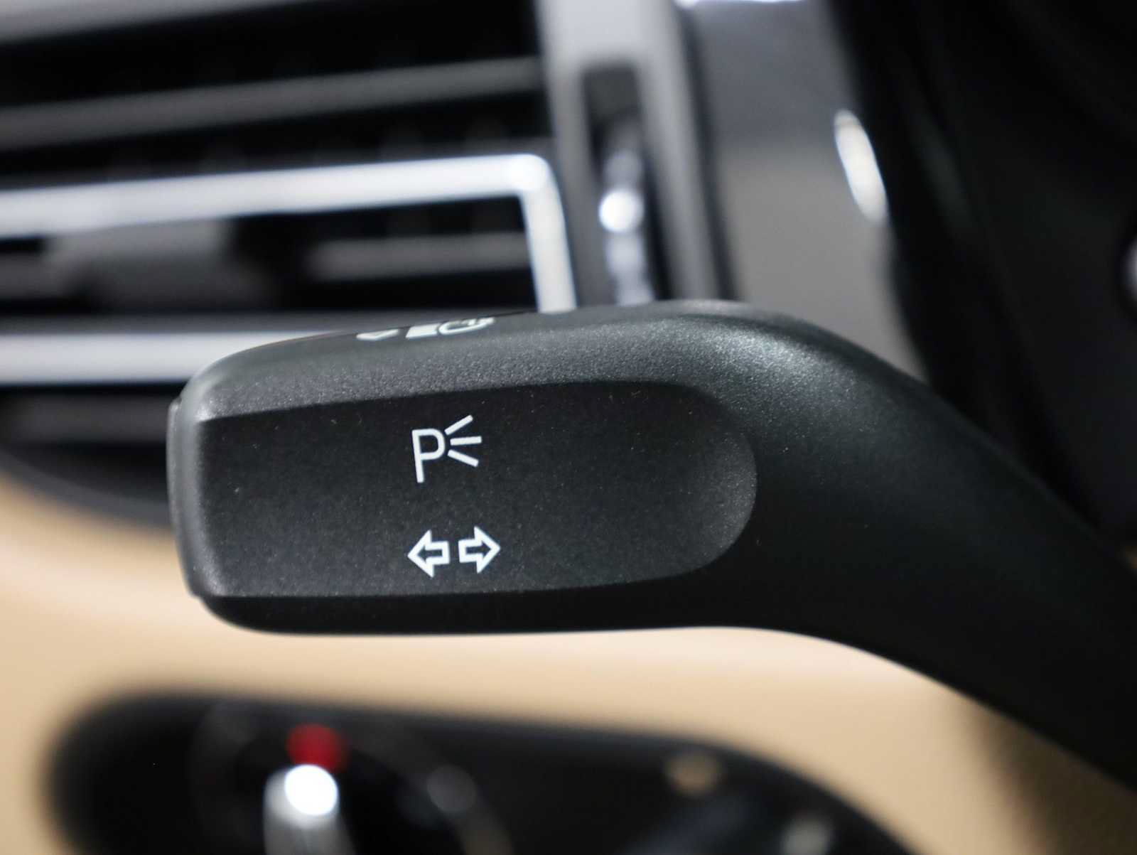 Certified 2026 Porsche Macan AWD/4WD image 31