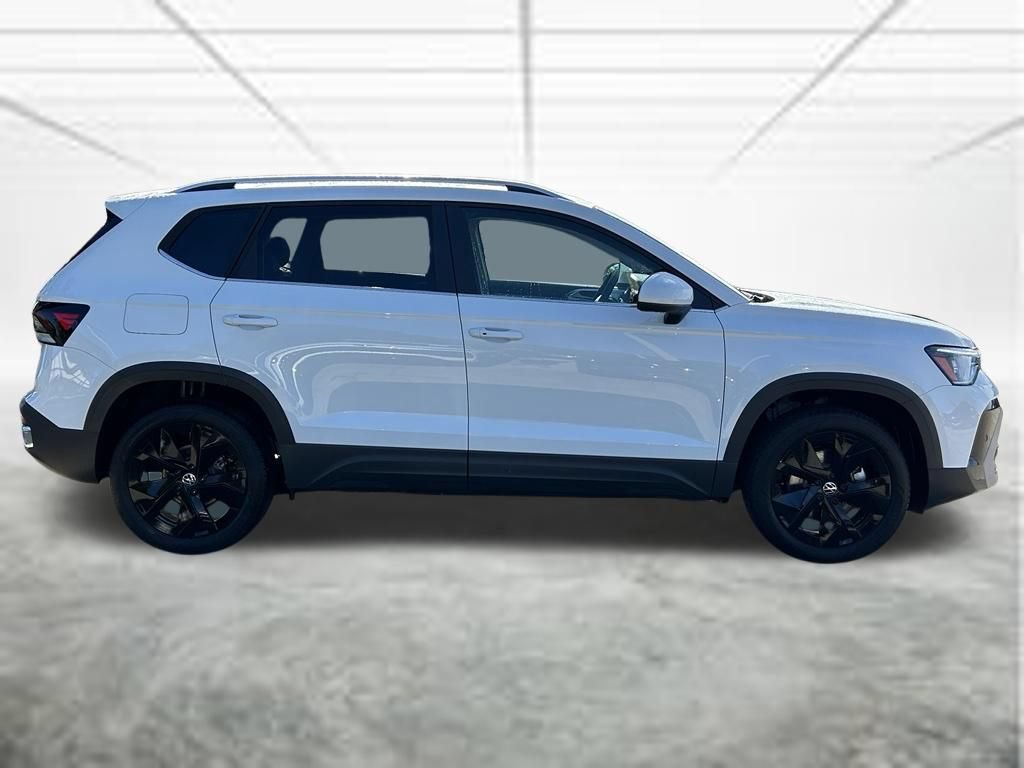 New 2026 Volkswagen Taos SE FWD image 6