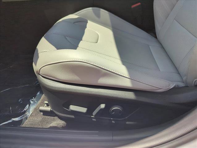 Used 2024 Hyundai Elantra Limited FWD image 13
