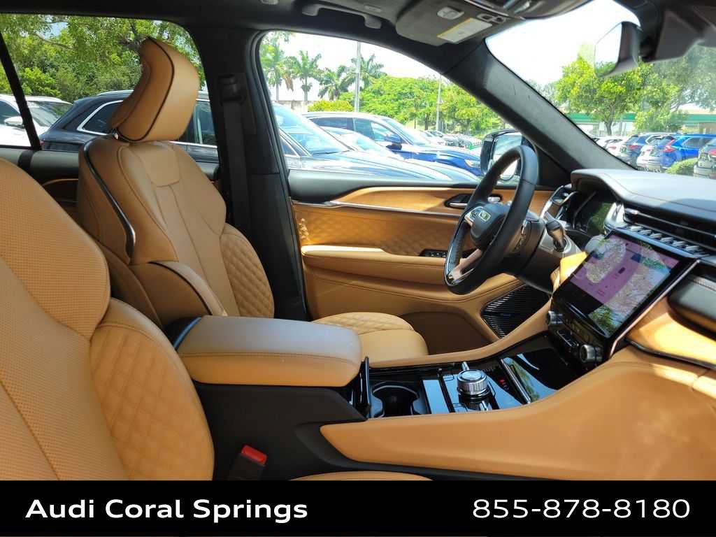 Used 2025 Jeep Grand Cherokee Summit AWD/4WD image 14