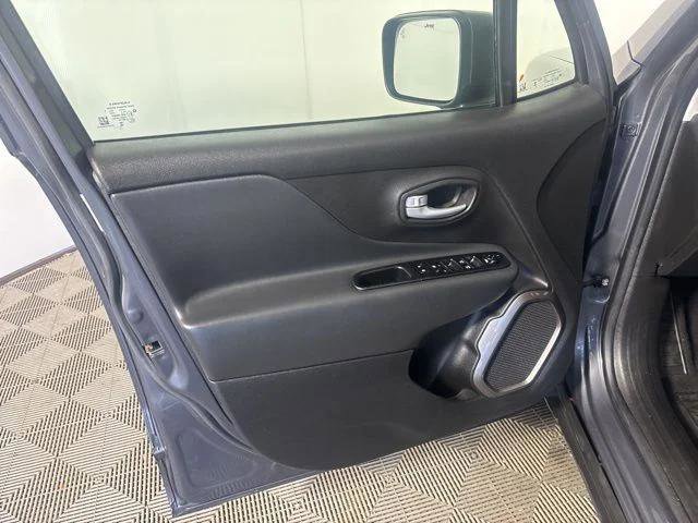 Certified 2023 Jeep Renegade Latitude AWD/4WD image 12