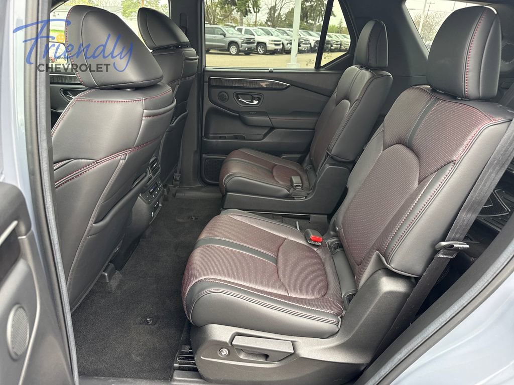 Used 2025 Honda Pilot Black Edition image 24