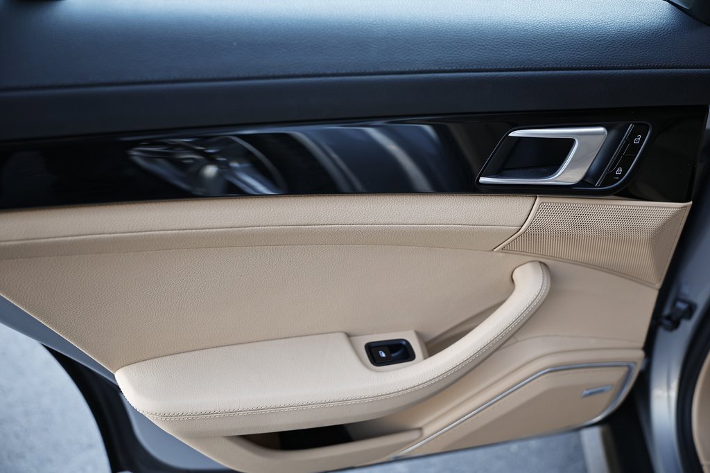 Used 2021 Porsche Panamera 4 image 28