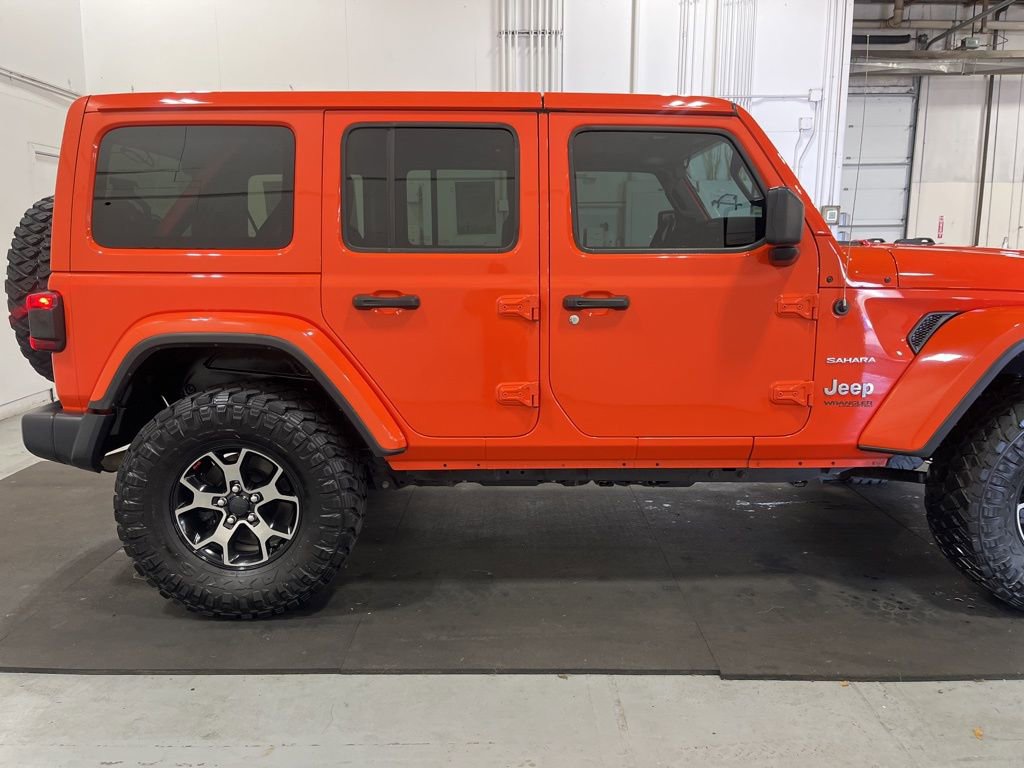 Used 2019 Jeep Wrangler Unlimited Sahara w/ Dual Top Group AWD/4WD image 11