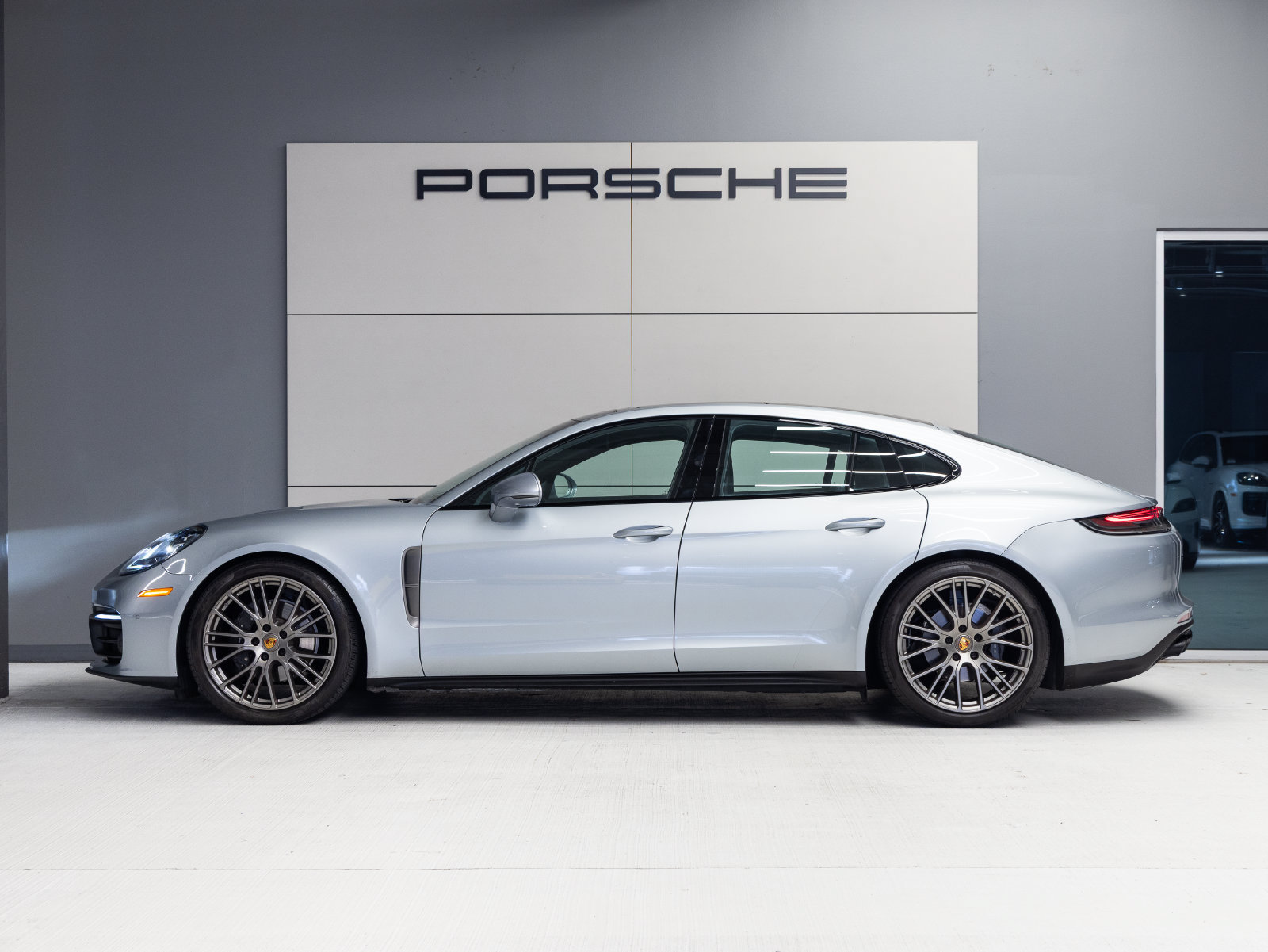 Certified 2023 Porsche Panamera Platinum Edition w/ Assistance Package RWD image 2