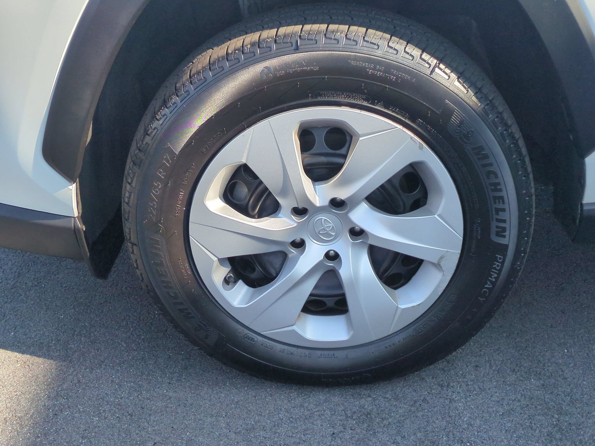 Used 2024 Toyota RAV4 LE FWD image 28