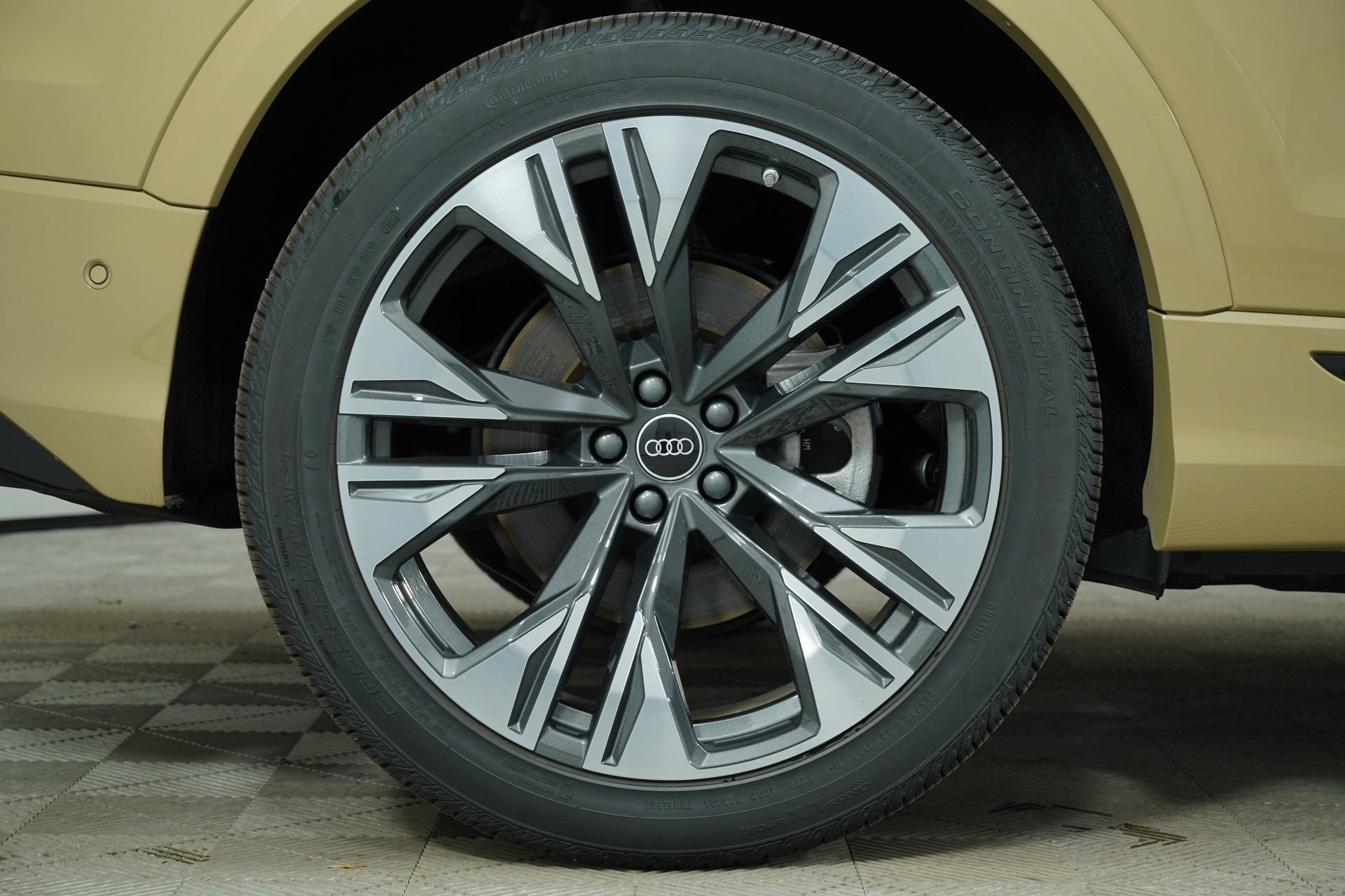 Certified 2025 Audi Q8 Premium Plus w/ Premium Plus Package AWD/4WD image 14