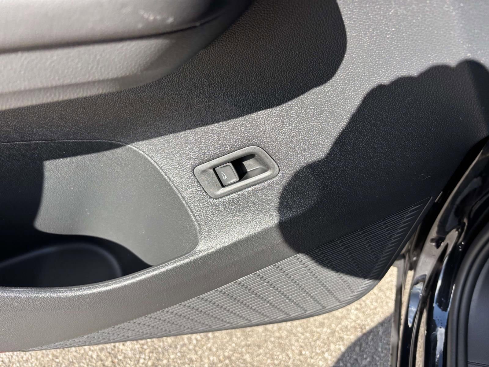 New 2026 Volkswagen Atlas SE image 14