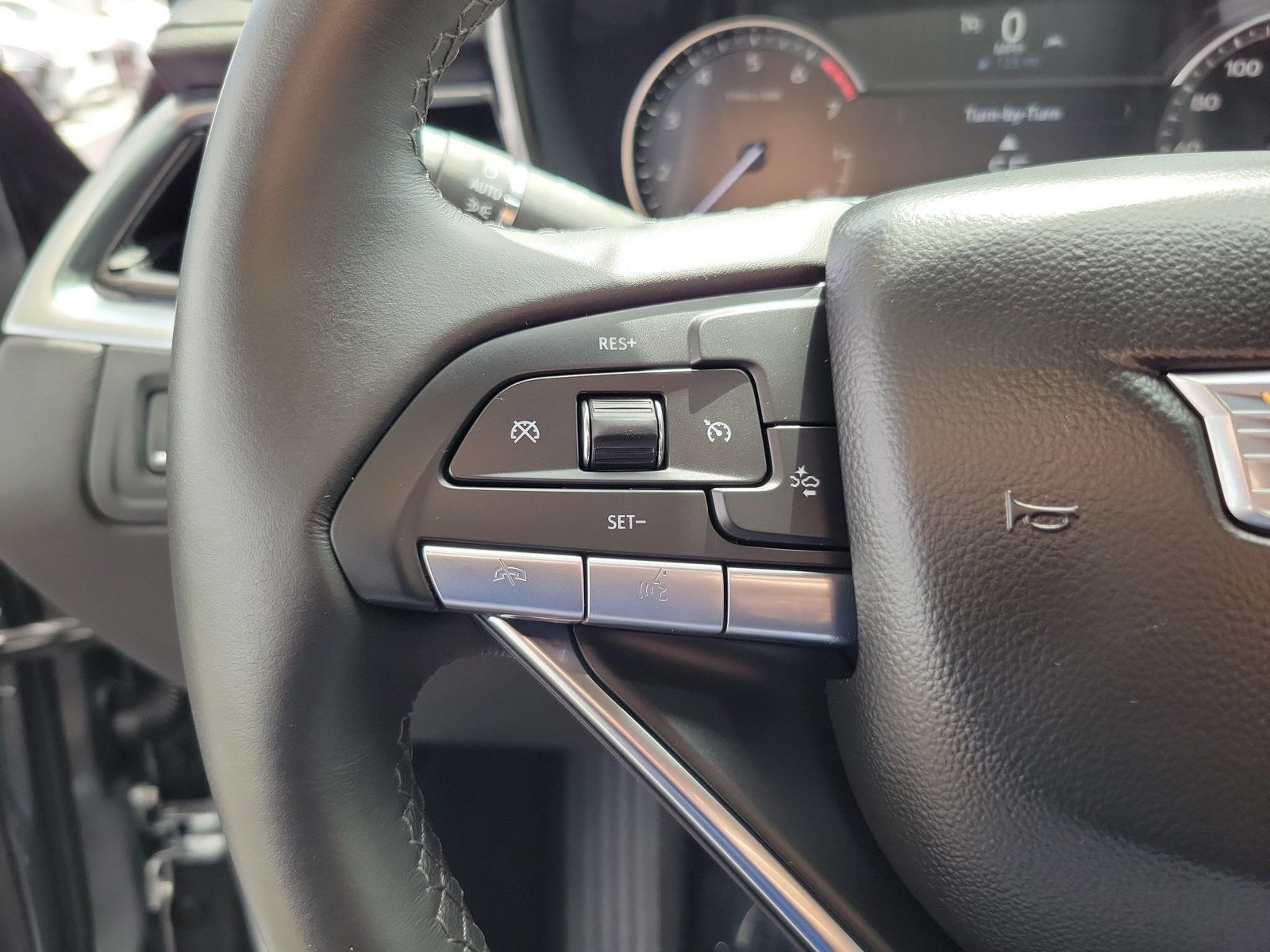 Used 2025 Cadillac XT6 Luxury FWD image 23