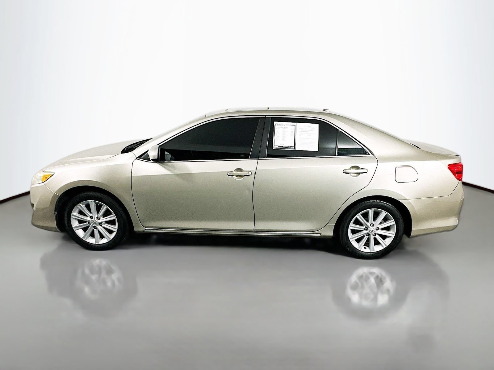 Used 2014 Toyota Camry XLE FWD image 4