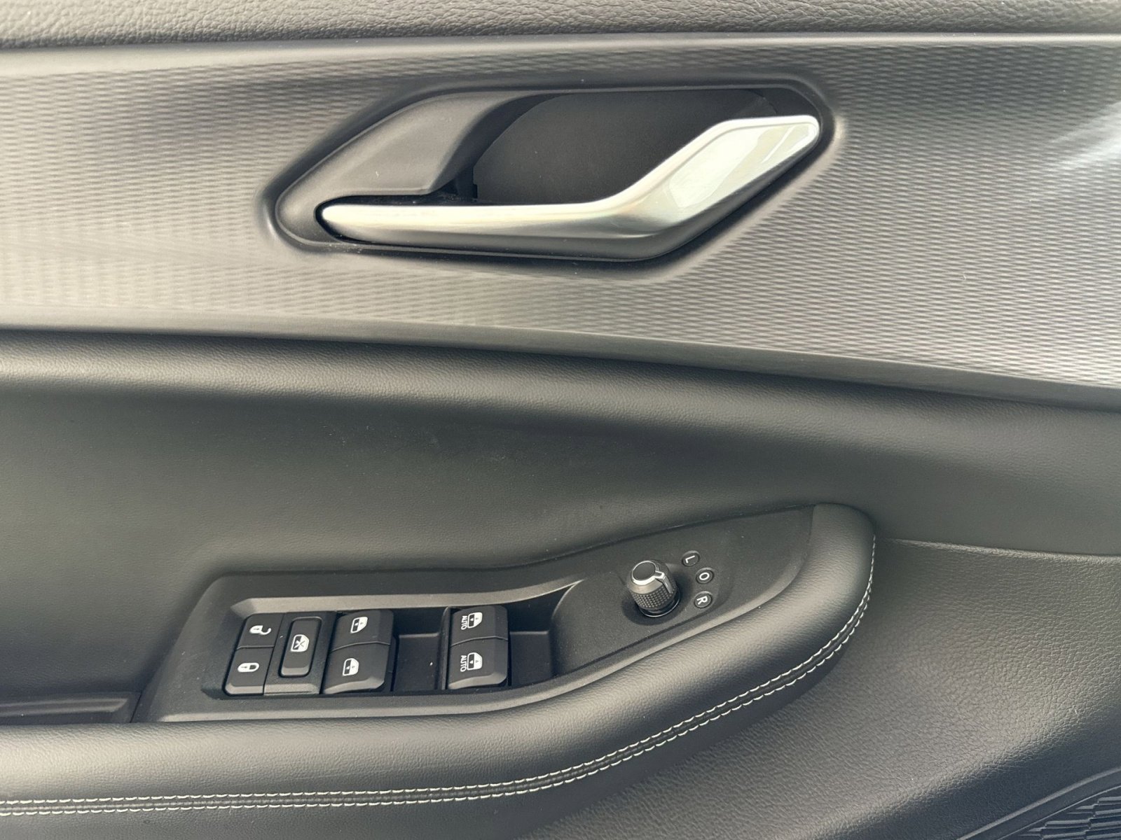 Used 2023 Jeep Grand Cherokee L Laredo image 15