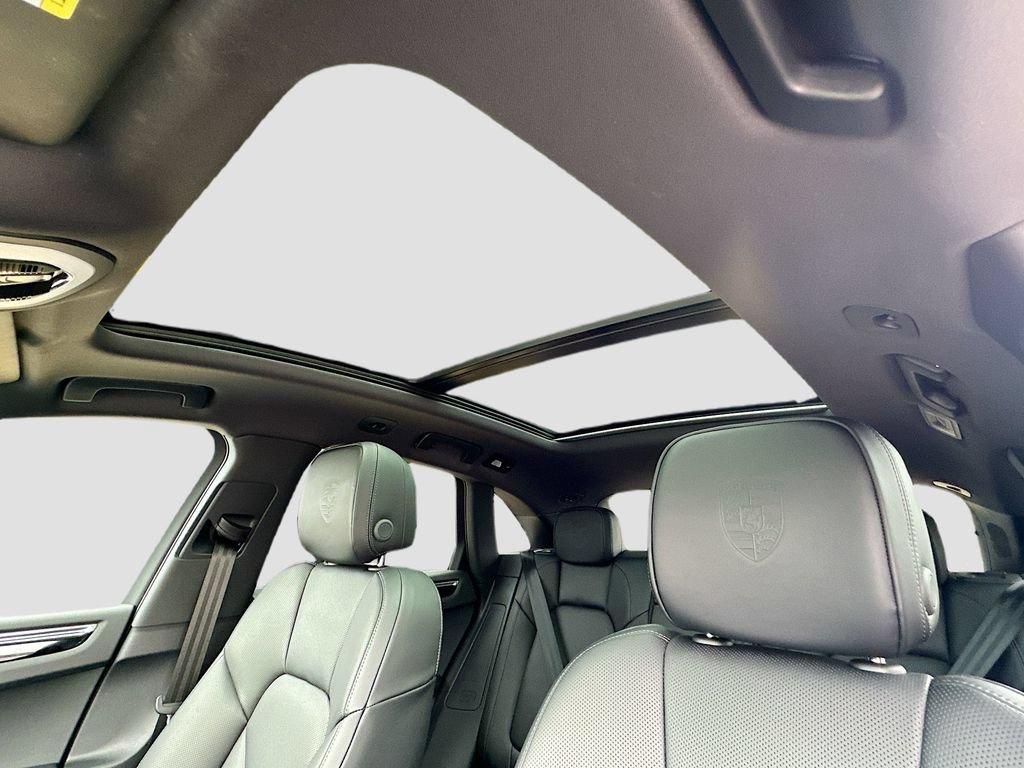 Certified 2026 Porsche Macan AWD/4WD image 14